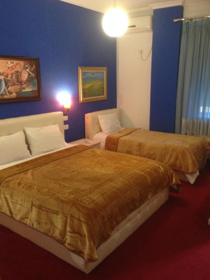 Hotel Bujtina Bicolli Korce Bagian luar foto