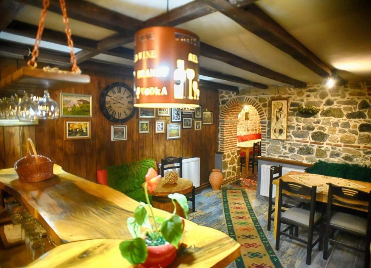 Hotel Bujtina Bicolli Korce Bagian luar foto