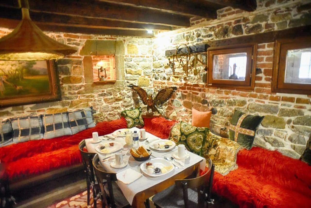 Hotel Bujtina Bicolli Korce Bagian luar foto