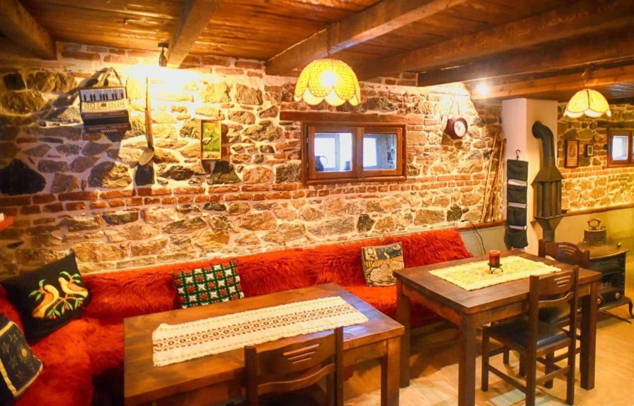 Hotel Bujtina Bicolli Korce Bagian luar foto